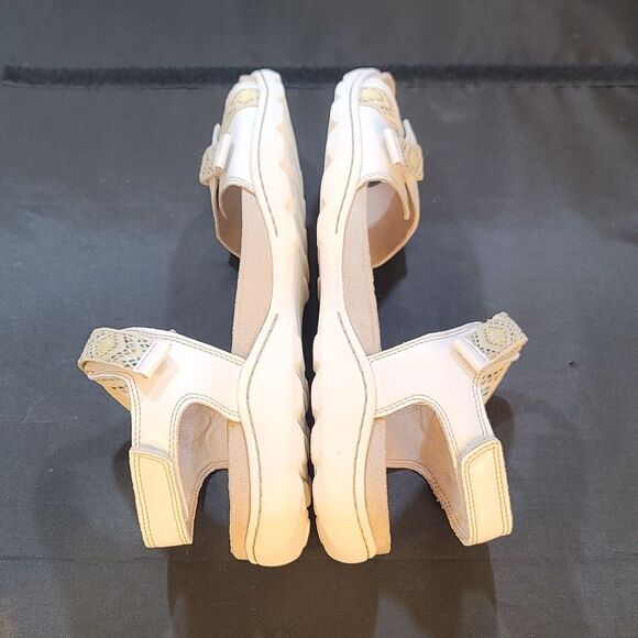 BRAND NEW Clark's WOMEN'S AMANDA'S SPRINT  LEATHER ACTIVE SANDAL - Picture 11 of 14